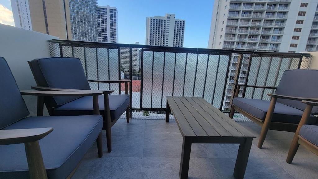 Waikiki Condo 2 Bedrooms 2 Bathrooms With 1 Free Parking Space Honolulu Bagian luar foto