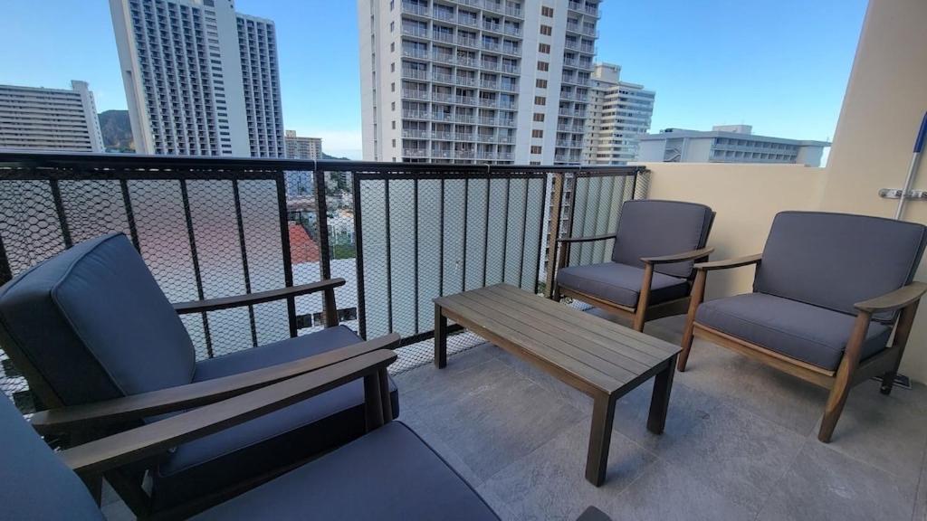 Waikiki Condo 2 Bedrooms 2 Bathrooms With 1 Free Parking Space Honolulu Bagian luar foto