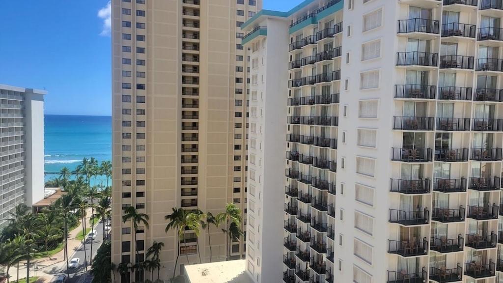 Waikiki Condo 2 Bedrooms 2 Bathrooms With 1 Free Parking Space Honolulu Bagian luar foto