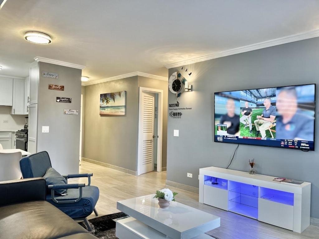 Waikiki Condo 2 Bedrooms 2 Bathrooms With 1 Free Parking Space Honolulu Bagian luar foto
