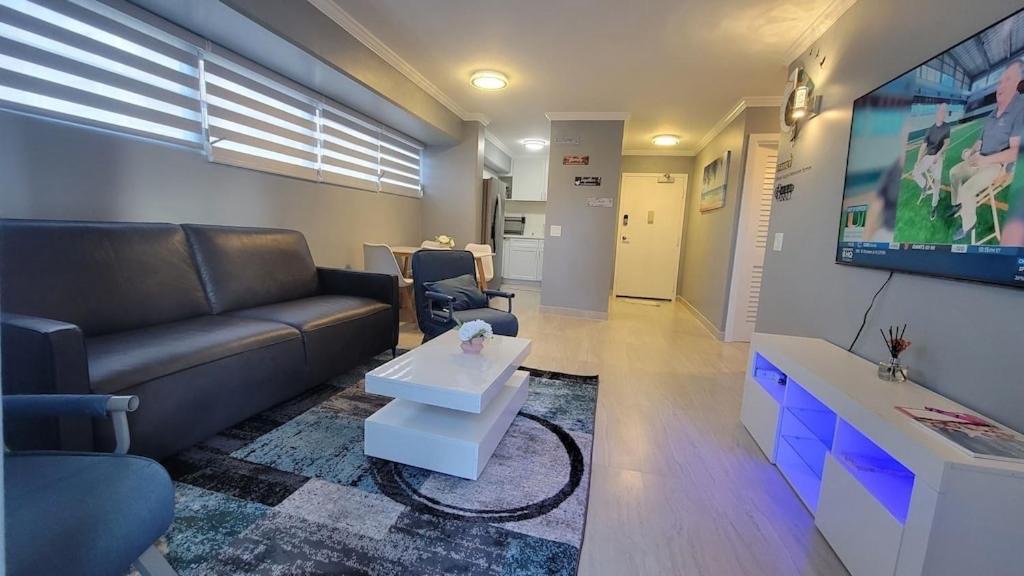 Waikiki Condo 2 Bedrooms 2 Bathrooms With 1 Free Parking Space Honolulu Bagian luar foto