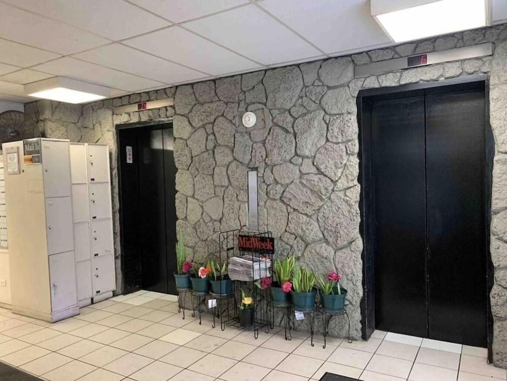 Waikiki Condo 2 Bedrooms 2 Bathrooms With 1 Free Parking Space Honolulu Bagian luar foto